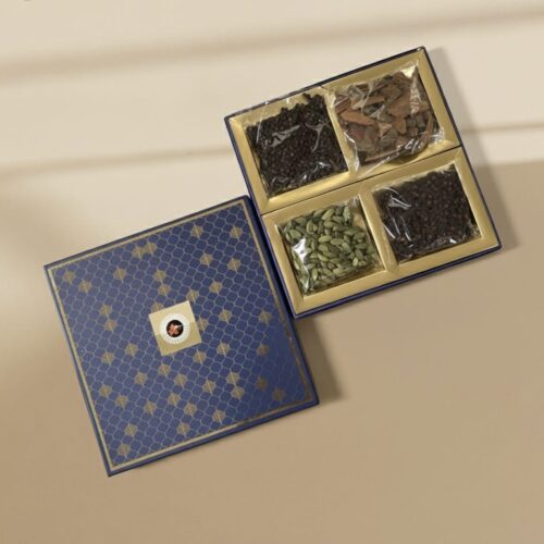 Flavonn Spices Gift Box-200g (Pack of Green Cardamom,Black Pepper,Cloves and Cinnamon Sticks)